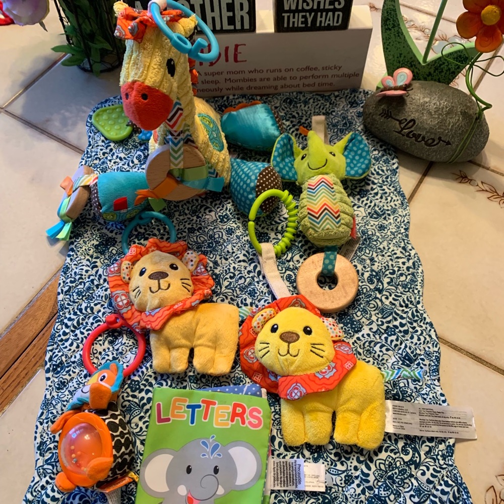 🧡🧸HUGE BUNDLE Of Baby’Co-Ed Teething Toys 🧸 🧡